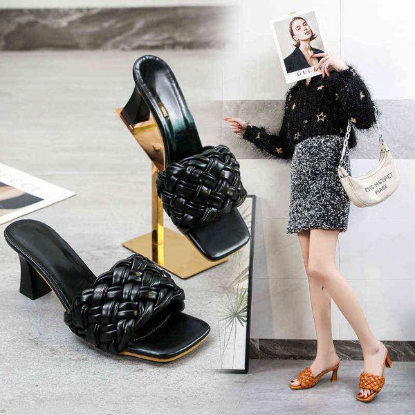 2022 summer high-heeled slippers women's woven flip flops square head thick heel open toe large size sandals, Black
2022 summer high-heeled slippers women's woven flip flops square head thick heel open toe large size sandals, Black