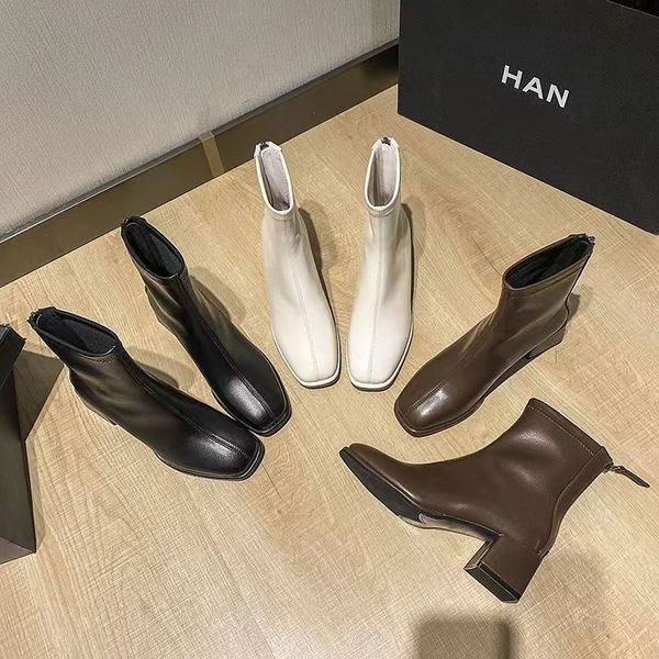 2022 fashion winter capahutta boot spikes women's black ankle boots lug-sole sole boots high heels booty round toe leather lady
2022 fashion winter capahutta boot spikes women's black ankle boots lug-sole sole boots high heels booty round toe leather lady