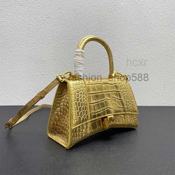 large crocodile pattern handbag real cowhide luxury designer bags unique tote bag rounded and smooth arched arcs messenger bag metal alphabe
large crocodile pattern handbag real cowhide luxury designer bags unique tote bag rounded and smooth arched arcs messenger bag metal alphabe
