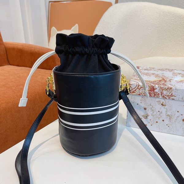 designer women fashion bucket shoulder bag wallet leather mini totes lady messenger purse luxury handbag female drawstring crossbody bag 15*
designer women fashion bucket shoulder bag wallet leather mini totes lady messenger purse luxury handbag female drawstring crossbody bag 15*