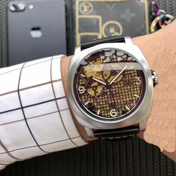 the new fashionable 3-pin mechanical explosion elegant men's watch fully automatic mechanical movement mineral crystal mirror, Slivery;brown
the new fashionable 3-pin mechanical explosion elegant men's watch fully automatic mechanical movement mineral crystal mirror, Slivery;brown
