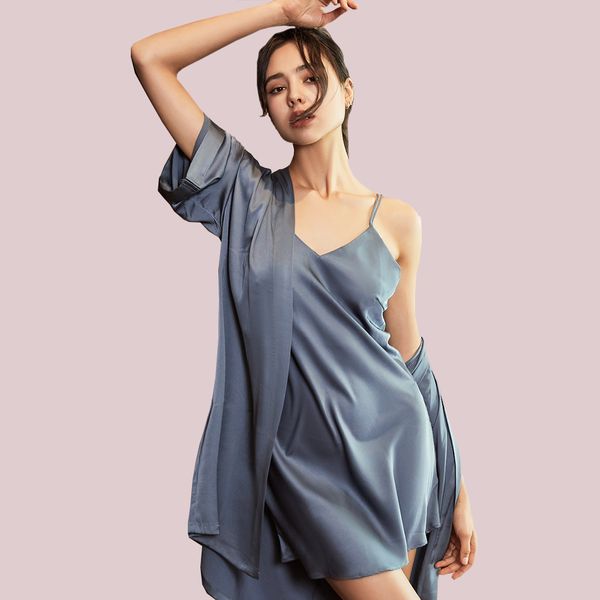 unlimon women 2pcs ice silk pajamas set long sleeve robe and sleeveless night dress big girls nightgown, Black;red
unlimon women 2pcs ice silk pajamas set long sleeve robe and sleeveless night dress big girls nightgown, Black;red