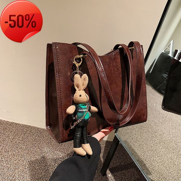 luxury designersimple large capacity tote bag women's 2022 spring and autumn new fashion one shoulder foreign style commuter handbag
luxury designersimple large capacity tote bag women's 2022 spring and autumn new fashion one shoulder foreign style commuter handbag