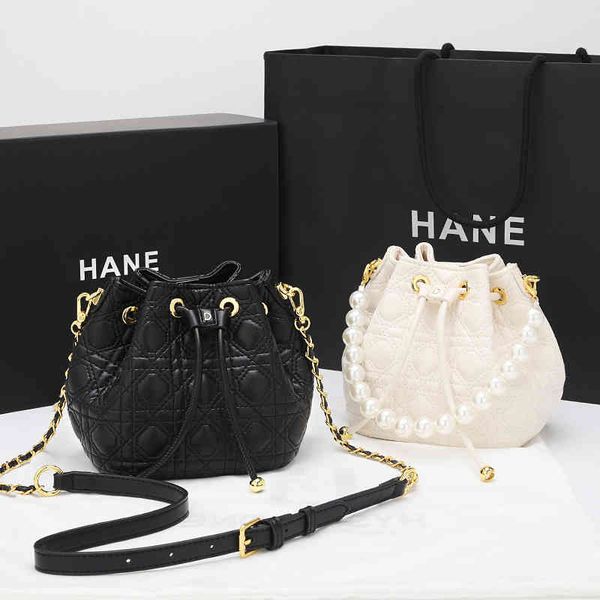 2022 luxury brand fashion design versatile ladies bags new leather pearl bucket women's mini red shoulder chain
2022 luxury brand fashion design versatile ladies bags new leather pearl bucket women's mini red shoulder chain