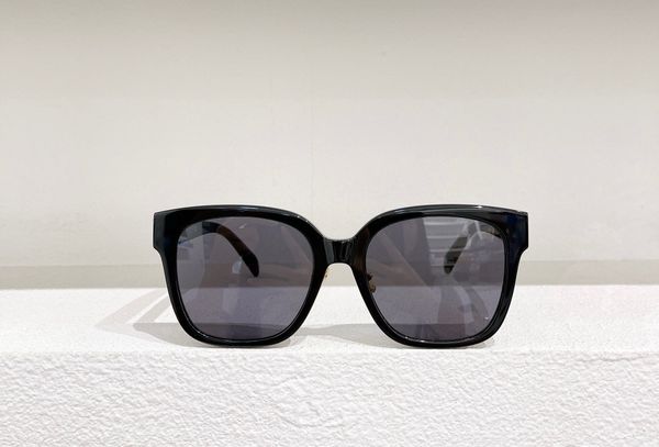 sunglasses for woman and mens designer retro summer 40222f anti-ultraviolet round full frame driving fishing fashion random box, White;black
sunglasses for woman and mens designer retro summer 40222f anti-ultraviolet round full frame driving fishing fashion random box, White;black