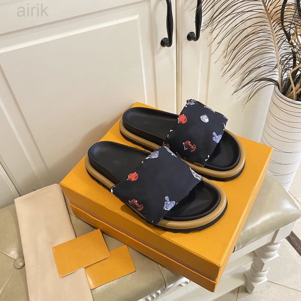 2023 designer slippers pool pillow calf-skin comfort shoes for women men smooth calf-skin flat lettering mule easy to wear with rubber sole, Black
2023 designer slippers pool pillow calf-skin comfort shoes for women men smooth calf-skin flat lettering mule easy to wear with rubber sole, Black
