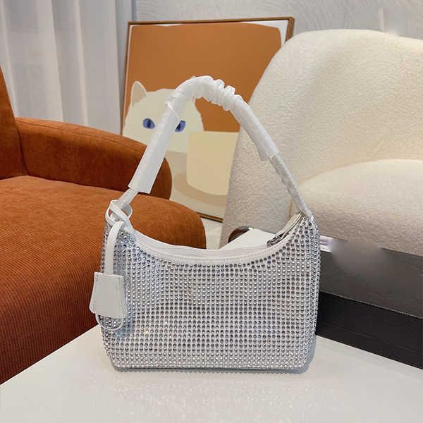 2022 luxurys designers the new hobo underarm bag is bright and shiny inlaid with diamond bags heavy industry diamond fashion one
2022 luxurys designers the new hobo underarm bag is bright and shiny inlaid with diamond bags heavy industry diamond fashion one