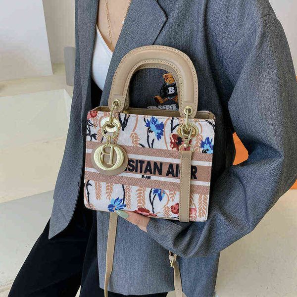factory sale 45% off women's bag 2022 new fashion temperament printed handbag texture letter one shoulder messenger bag
factory sale 45% off women's bag 2022 new fashion temperament printed handbag texture letter one shoulder messenger bag