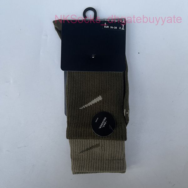 classic men fashion socks hook brand color stitched men's women's long tube sports training sock street couple middle tubes luxury, Black
classic men fashion socks hook brand color stitched men's women's long tube sports training sock street couple middle tubes luxury, Black