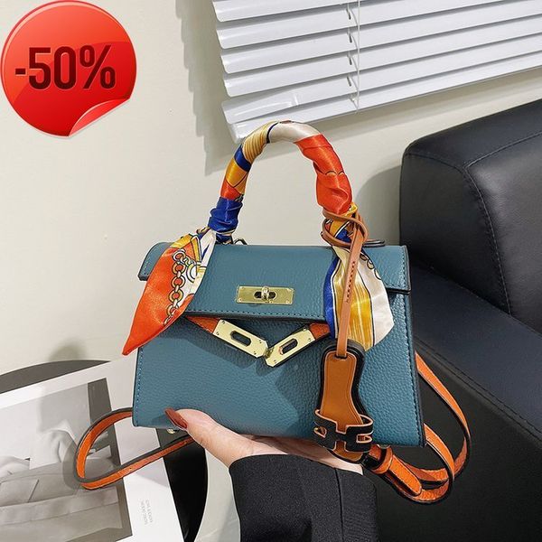 luxury designerfashion princess diana women's 2022 new fashion lock handbag single shoulder messenger bag
luxury designerfashion princess diana women's 2022 new fashion lock handbag single shoulder messenger bag