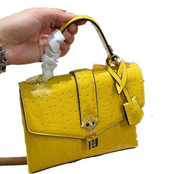 premium ostrich leather messenger bag luxury brand metal lock women shoulder bags purses famous designer female crossbody handbags quality t
premium ostrich leather messenger bag luxury brand metal lock women shoulder bags purses famous designer female crossbody handbags quality t