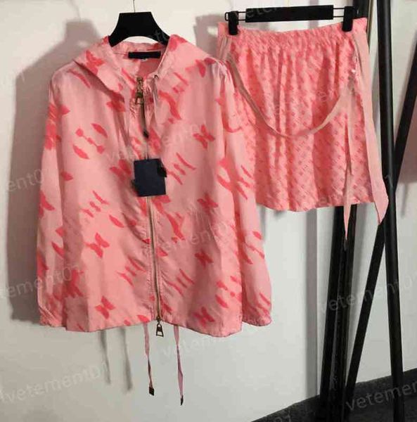 womens two piece pants classic logo print long-sleeve zip-up hooded trench coat and high-waisted shorts 2 piece sets luxury designer tracksu, White
womens two piece pants classic logo print long-sleeve zip-up hooded trench coat and high-waisted shorts 2 piece sets luxury designer tracksu, White