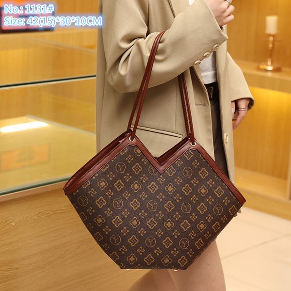 wholesale factory ladies shoulder bags 3 colors classic printing retro backpack simple large capacity elegant tote bag contrast leather fash, Black;red
wholesale factory ladies shoulder bags 3 colors classic printing retro backpack simple large capacity elegant tote bag contrast leather fash, Black;red