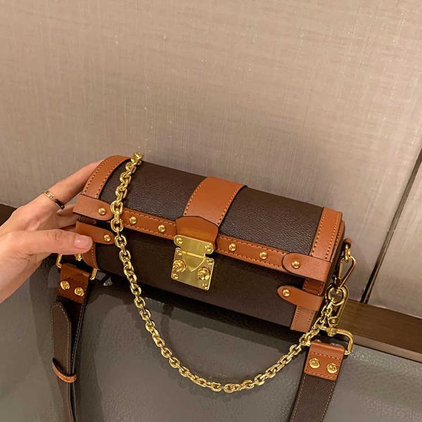 retro luxury cylinder handbag 2022 new women pillow bag hung armpit shoulder portable exquisite chain bag
retro luxury cylinder handbag 2022 new women pillow bag hung armpit shoulder portable exquisite chain bag