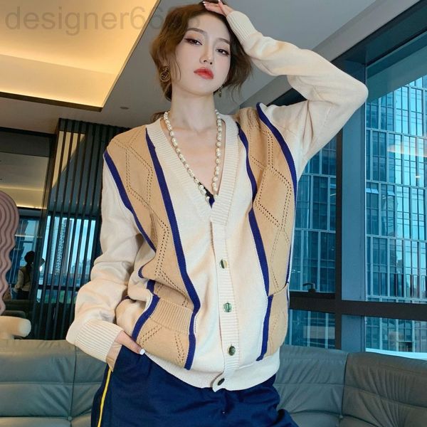 women's knits & tees designer british letter diamond check v-neck knitted cardigan contrast hollow casual sweater coat 21 early autumn, White
women's knits & tees designer british letter diamond check v-neck knitted cardigan contrast hollow casual sweater coat 21 early autumn, White