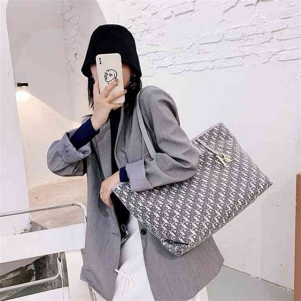 factory direct sale autumn and winter trendy high-grade high-capacity portable women's single shoulder underarm tote leisure bag
factory direct sale autumn and winter trendy high-grade high-capacity portable women's single shoulder underarm tote leisure bag