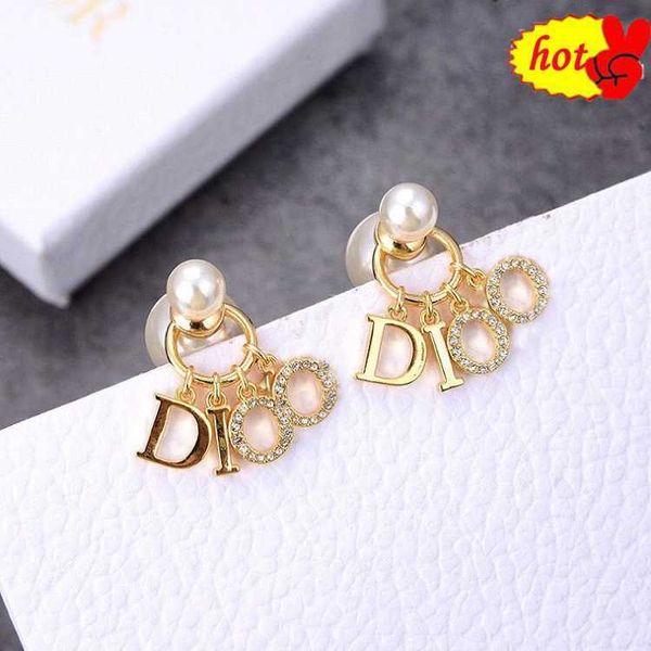 temperament shinng pearl stud earrings for lady women party wedding lovers gift engagement jewelry for bride with box132, Golden;silver
temperament shinng pearl stud earrings for lady women party wedding lovers gift engagement jewelry for bride with box132, Golden;silver