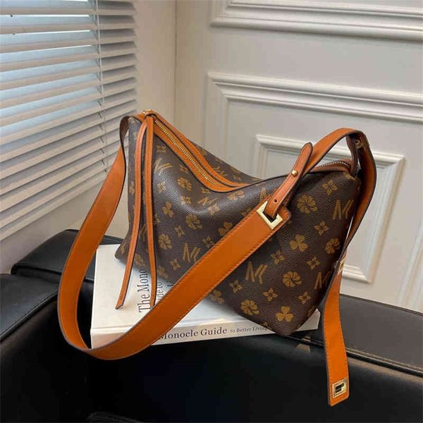 winter geometric printing full flower trend personalized simple single shoulder zipper square bag purses outlet online
winter geometric printing full flower trend personalized simple single shoulder zipper square bag purses outlet online