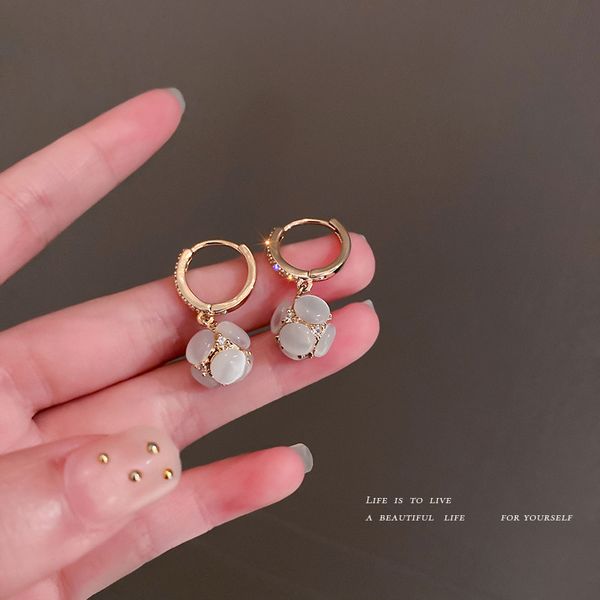 korean opal diamond hydrangea earrings gentle elegant small ear clip sweet lady geometric personalized earrings for women, Golden
korean opal diamond hydrangea earrings gentle elegant small ear clip sweet lady geometric personalized earrings for women, Golden