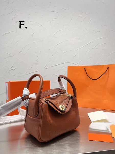 designers shoulder bag luxurious tote purse handbag message bags cluth brand classic genuine leather crossbody lady original box mini 19cm b
designers shoulder bag luxurious tote purse handbag message bags cluth brand classic genuine leather crossbody lady original box mini 19cm b
