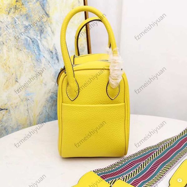 the first layer cowhide lychee pattern doctor bag leather shoulder diagonal portable pillow bags gold buckle large capacity all-match
the first layer cowhide lychee pattern doctor bag leather shoulder diagonal portable pillow bags gold buckle large capacity all-match