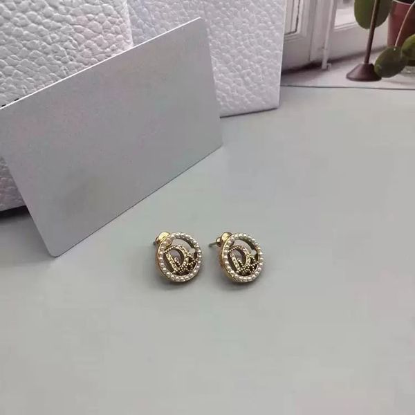 new letter diamond pearl charm earrings designer for women fashion luxury wedding jewelry earrings silver needle with box, Golden
new letter diamond pearl charm earrings designer for women fashion luxury wedding jewelry earrings silver needle with box, Golden