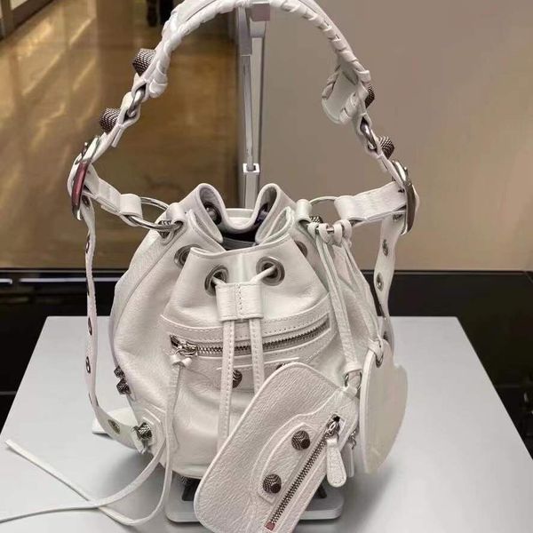 bag luxury bucket designer crossbody shoulder bags lady cool girl le cagole motorcycle handbag women fashion reteo leather handbags removabl
bag luxury bucket designer crossbody shoulder bags lady cool girl le cagole motorcycle handbag women fashion reteo leather handbags removabl