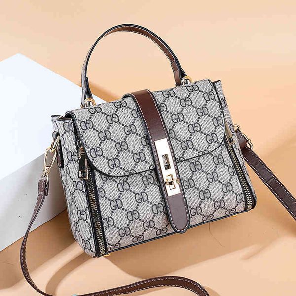 2022 new designer handbags factory store square fashion one shoulder messenger small foreign style cool
2022 new designer handbags factory store square fashion one shoulder messenger small foreign style cool