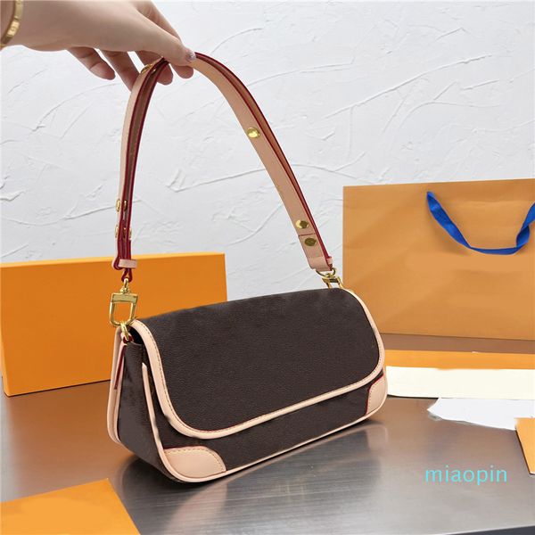 buci designer bag 2022 women bag leahter brown black water ripple bags shoulder crossbody strap flap fashion lady handbags casual bags
buci designer bag 2022 women bag leahter brown black water ripple bags shoulder crossbody strap flap fashion lady handbags casual bags