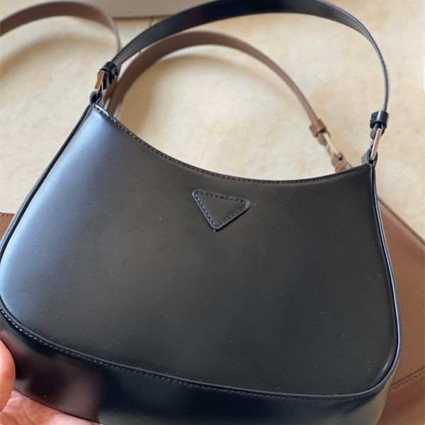 80%2022 new luxury bags off family's star same style french stick bright leather underarm cowhide portable bagwomen's fashion bags
80%2022 new luxury bags off family's star same style french stick bright leather underarm cowhide portable bagwomen's fashion bags
