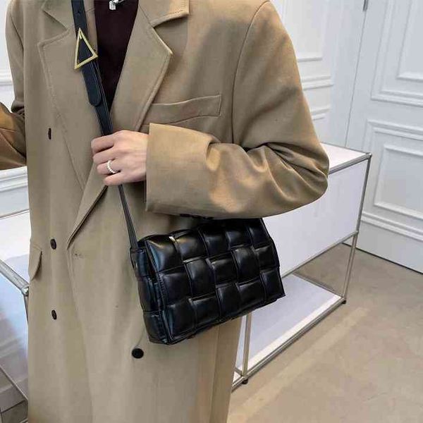 bags handbags 2022 spring woven pillow prepuce small square single shoulder messenger texture women's, Black;red
bags handbags 2022 spring woven pillow prepuce small square single shoulder messenger texture women's, Black;red