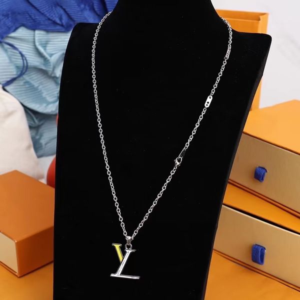 fashion jewelry women designer letters pendant necklaces with v stamps brass cuba chain bracelet beads chain for party girl gift, Silver
fashion jewelry women designer letters pendant necklaces with v stamps brass cuba chain bracelet beads chain for party girl gift, Silver