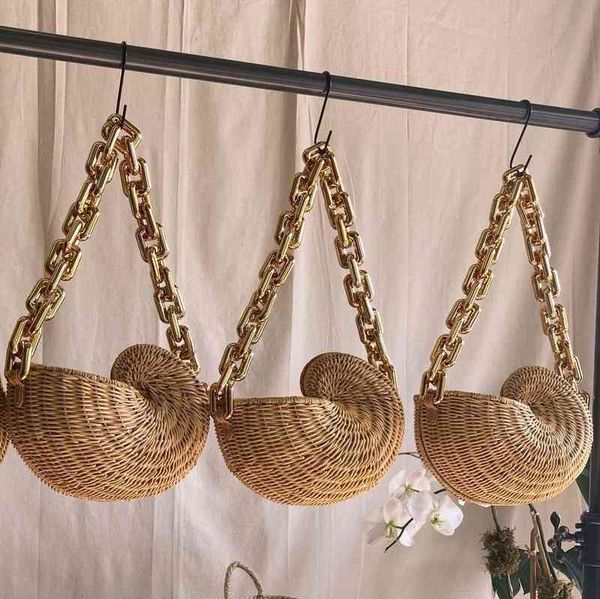 2022 new casual portable women mand bag women conch wrapped shells finger straw handbag
2022 new casual portable women mand bag women conch wrapped shells finger straw handbag