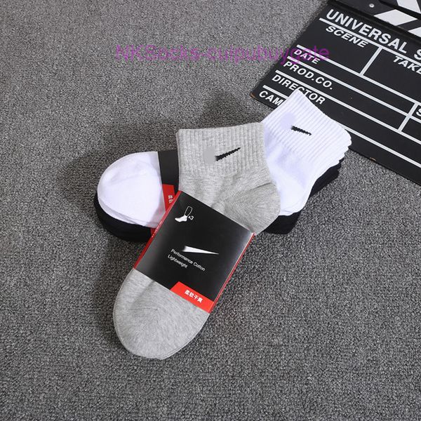 fashion men's sports socks classic hook brand medium tube solid men women basketball sweat absorbing breathable short boat sock luxury, Black
fashion men's sports socks classic hook brand medium tube solid men women basketball sweat absorbing breathable short boat sock luxury, Black