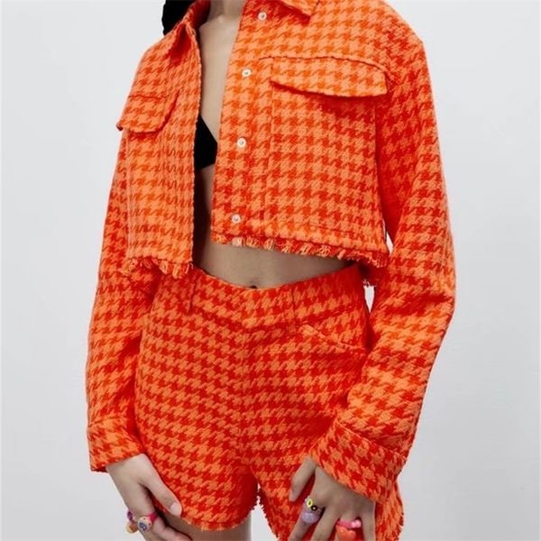 2pcs spring women shorts blazer suits fashion causal plaid jacketpockets short long sleeve single breasted short coats 220521, White
2pcs spring women shorts blazer suits fashion causal plaid jacketpockets short long sleeve single breasted short coats 220521, White