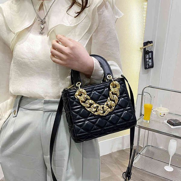 2022 fashion handbag diagonal cross women's new fashionchain crossbody party evening s mini small square luxury bag
2022 fashion handbag diagonal cross women's new fashionchain crossbody party evening s mini small square luxury bag