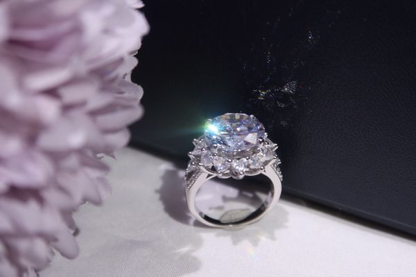 luxury big diamond wedding ring designer women rings wedding lovers gift engagement jewelry with box, Slivery;golden
luxury big diamond wedding ring designer women rings wedding lovers gift engagement jewelry with box, Slivery;golden