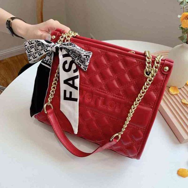 handbag fashion embroidered thread chain single shoulder red large capacity bag
handbag fashion embroidered thread chain single shoulder red large capacity bag