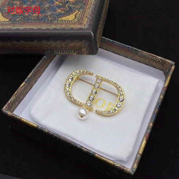 high version letter tassel pendant pearl brooch women's light luxury fashion brooch, Gray
high version letter tassel pendant pearl brooch women's light luxury fashion brooch, Gray