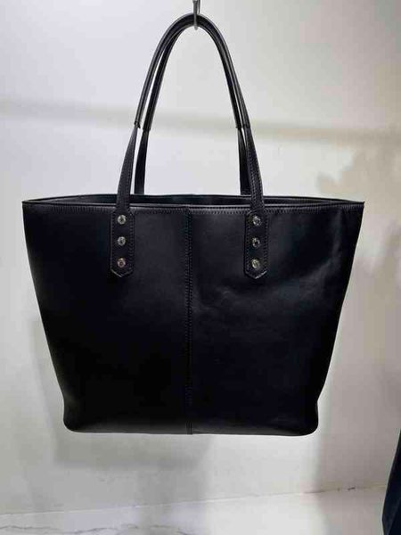 women luxurys designers z v new leather shopping bags france tote handbag black one shoulder commuter crossbag messenger wallets 220706 zhou
women luxurys designers z v new leather shopping bags france tote handbag black one shoulder commuter crossbag messenger wallets 220706 zhou