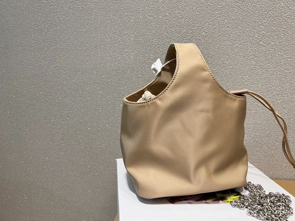 2022designer design handbag women's mini waterproof fabric vegetable basket bag distribution box
2022designer design handbag women's mini waterproof fabric vegetable basket bag distribution box