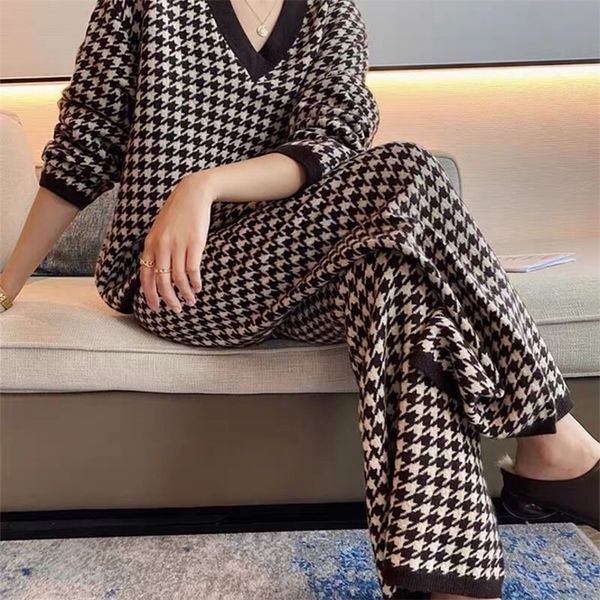 runway womens suit autumn winter kintted houndstooth brand sweater high waist fashion wide leg pants two piece set 220817, White
runway womens suit autumn winter kintted houndstooth brand sweater high waist fashion wide leg pants two piece set 220817, White