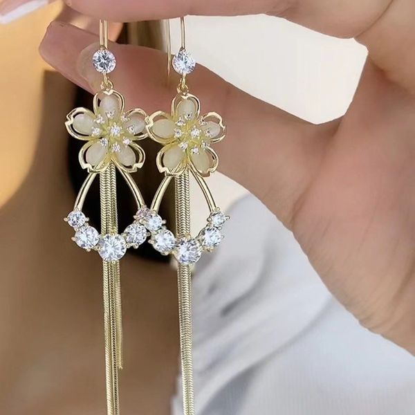 high sense opal petal earrings temperament long geometric tassel net red fashion light luxury, Golden;silver
high sense opal petal earrings temperament long geometric tassel net red fashion light luxury, Golden;silver