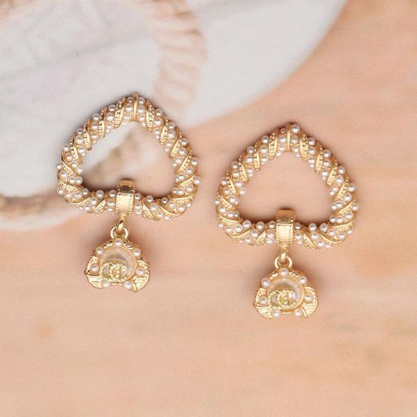 designers womens designer brand letter earrings ear stud women crystal pearl elegance temperament simple ladies wedding party jewelry access, Golden;silver
designers womens designer brand letter earrings ear stud women crystal pearl elegance temperament simple ladies wedding party jewelry access, Golden;silver