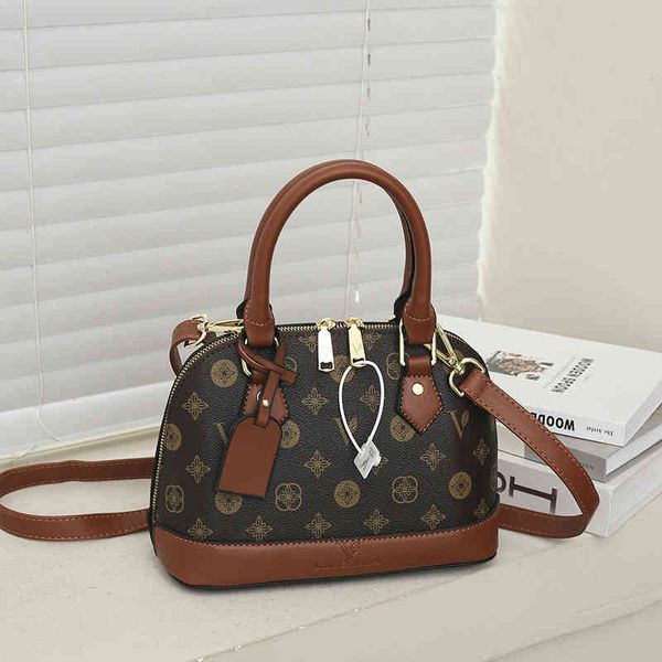 ladies fashion luxury brand tide bag wholesale new shell contrast large capacity portable single shoulder messenger women's
ladies fashion luxury brand tide bag wholesale new shell contrast large capacity portable single shoulder messenger women's