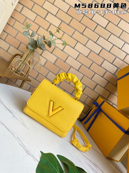 designer lady cross-body bag luxury leather shoulder chain handbag cover classic fashion size 23/18cm
designer lady cross-body bag luxury leather shoulder chain handbag cover classic fashion size 23/18cm