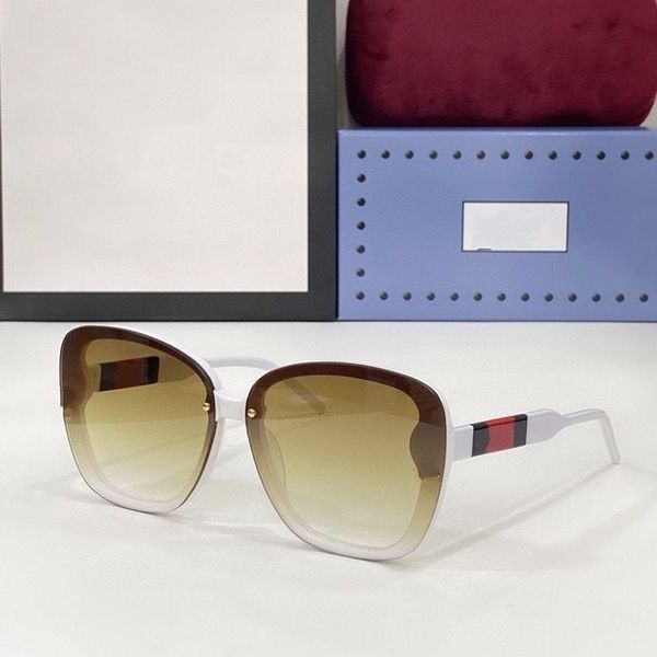 2022 women men fashion sunglasses white black red strips plank frame big brown polygon glasses available with box
2022 women men fashion sunglasses white black red strips plank frame big brown polygon glasses available with box