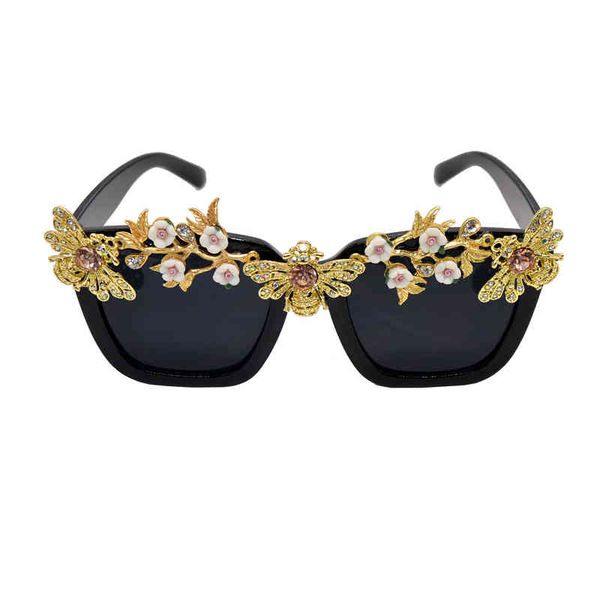 unique little bee flower glass baroque women's korean square sunscreen and uv ristant sunglass, White;black
unique little bee flower glass baroque women's korean square sunscreen and uv ristant sunglass, White;black