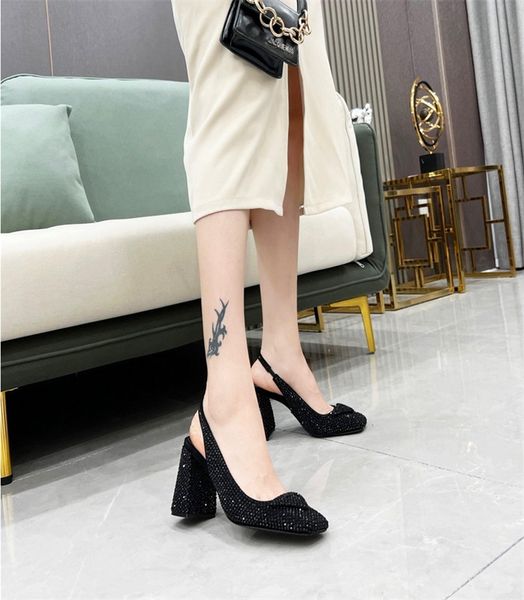 2022 designers women's luxury satin sling-back pumps sandals loafers muller shoeswith heat-sealed crystalssize 35-41 with box, Black
2022 designers women's luxury satin sling-back pumps sandals loafers muller shoeswith heat-sealed crystalssize 35-41 with box, Black