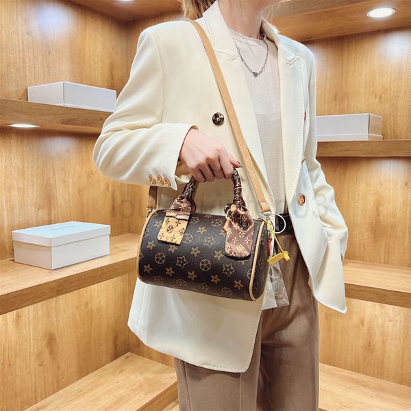 designer cc even bag woman female new portable high sense old flower boston barrel bag retro single shoulder messenger bag
designer cc even bag woman female new portable high sense old flower boston barrel bag retro single shoulder messenger bag
